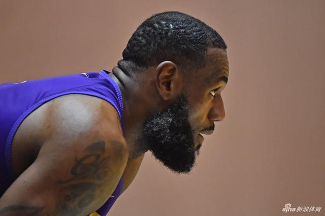 周琦6投6中砍12分5板 他仍是中国男篮最稳的点